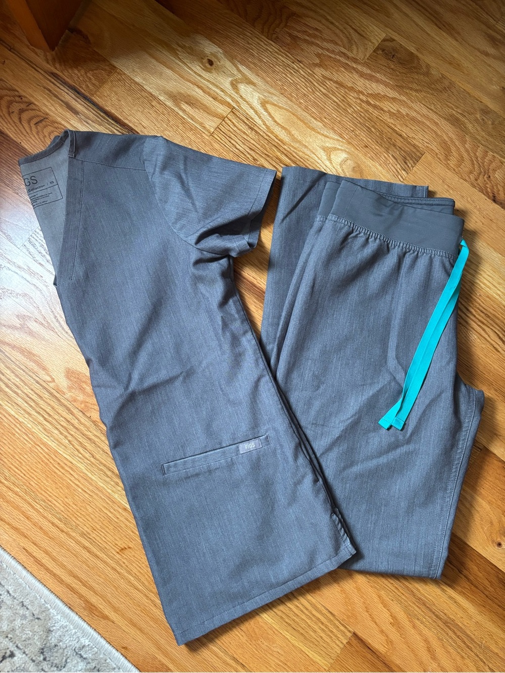 Figs women’s scrub set